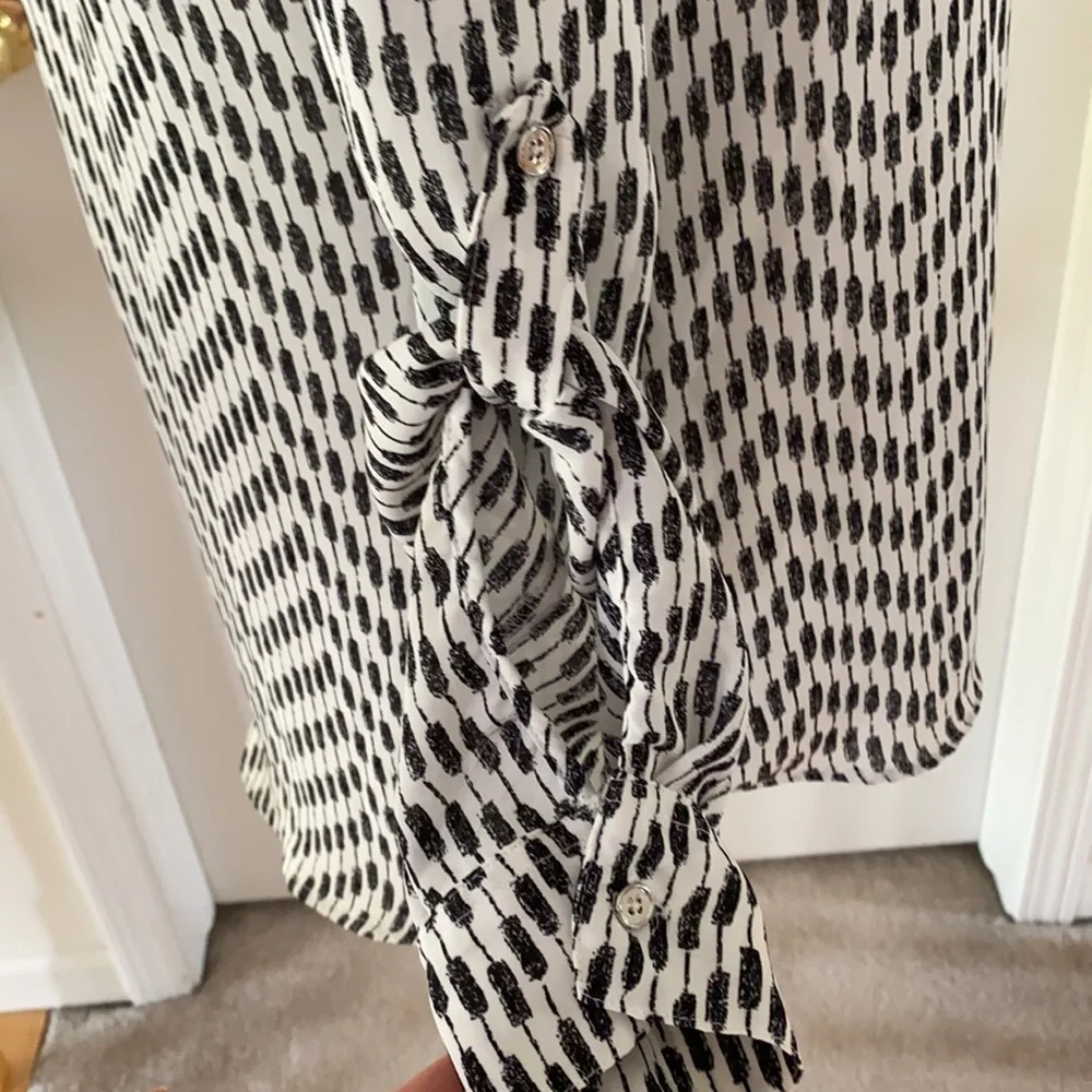 24:03 - Candies Button Down Blouse w/cut out shoulder - Picture 5 of 16